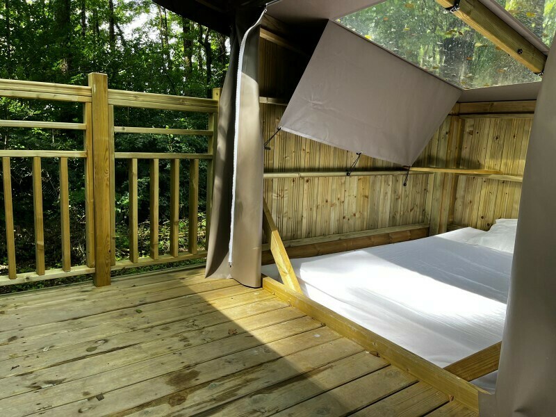 Cabanes trappeur Camping Vallée Bleue Montalieu Viarhona